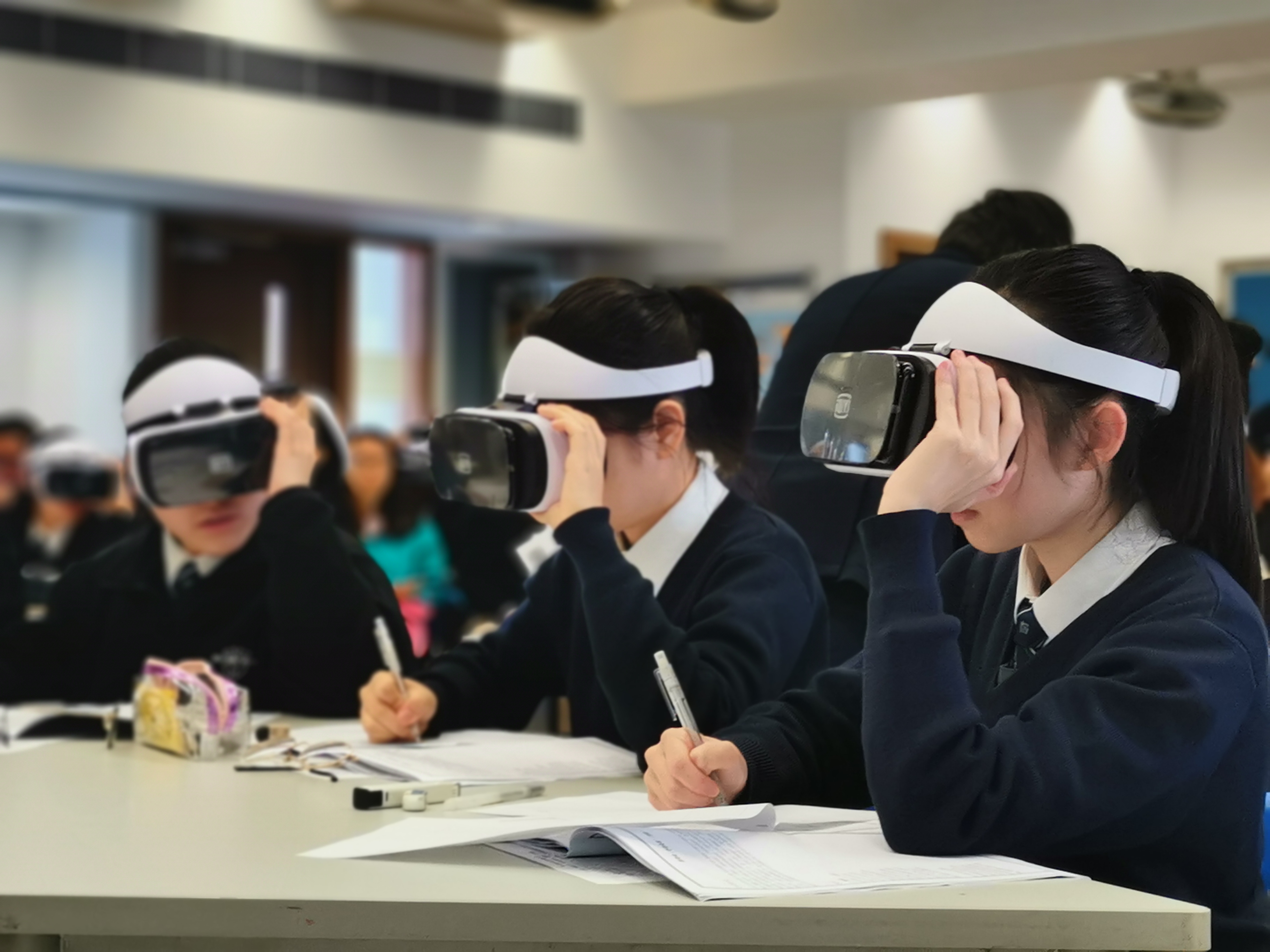 虛擬實境教學發展與成果- 賽馬會「觸境生情」虛擬實境中國語文教學計劃